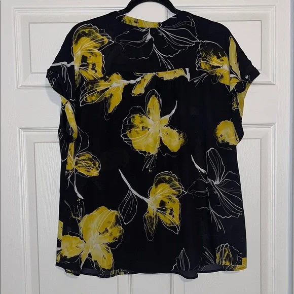 Women’s Apt. 9 Floral Blouse - Picture 3 of 3